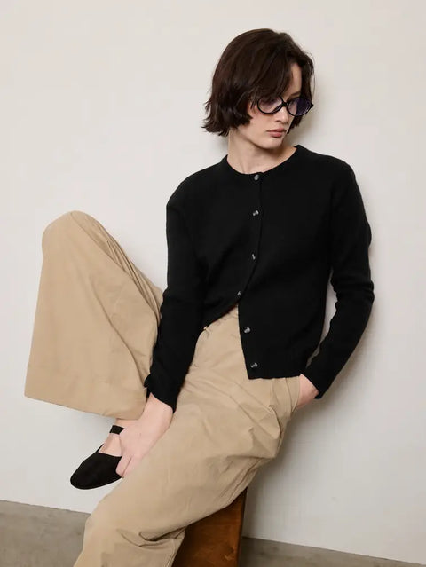 Essential Cashmere Crew Cardigan in Black