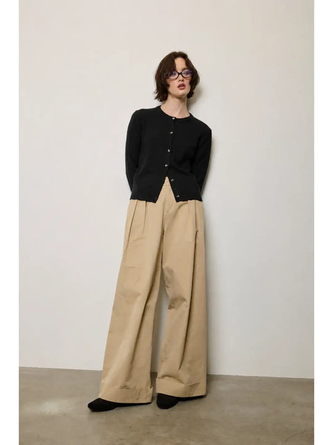 Essential Cashmere Crew Cardigan in Black